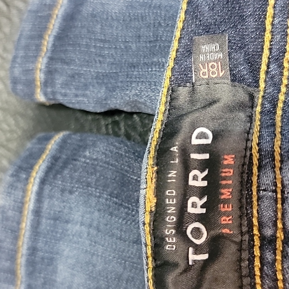 Torrid button and zipper fly jeans size 18R Elastic waist. - Picture 2 of 13